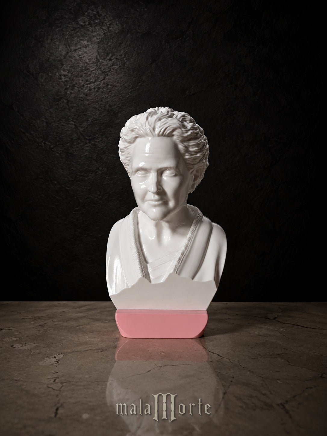 Maria Montessori - Busto