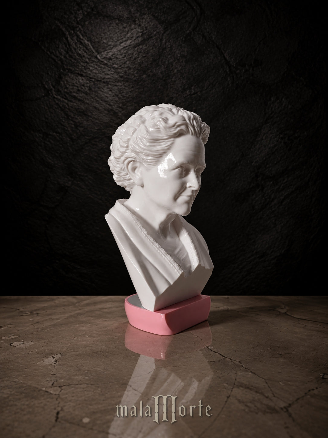 Maria Montessori - Busto