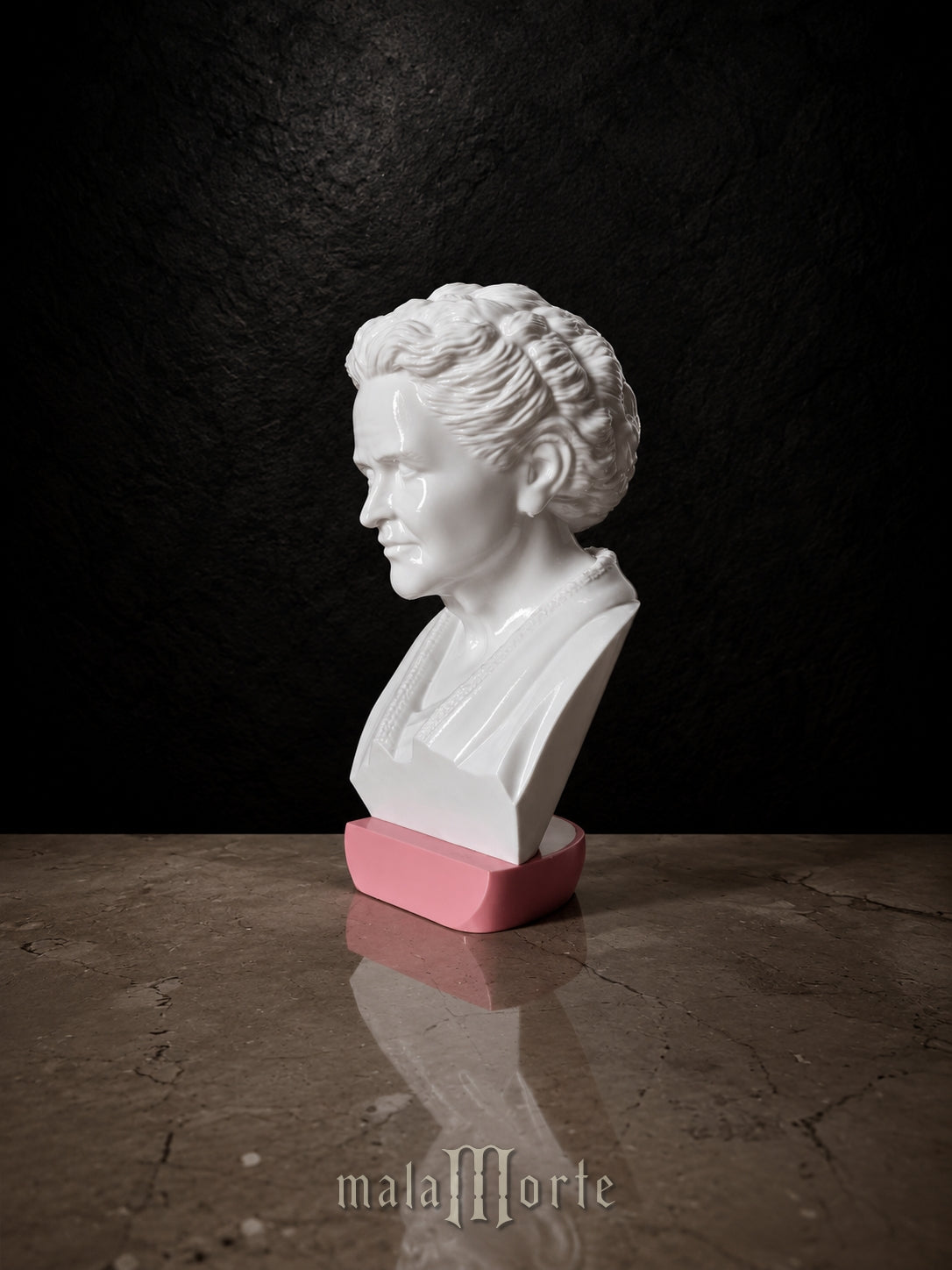 Maria Montessori - Busto